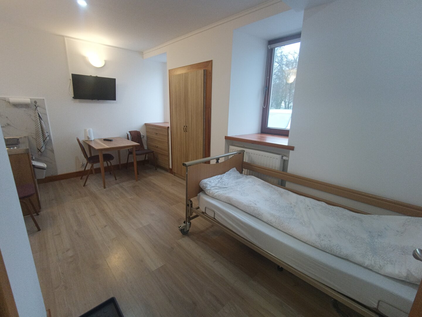 Pokój jednoosobowy z kuchnią i łazienką Pokój jednoosobowy z kuchnią i łazienką